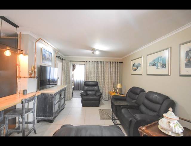 3 BEDROOM APARTMENT FOR SALE IN GOLDEN FIELDS ESTATE